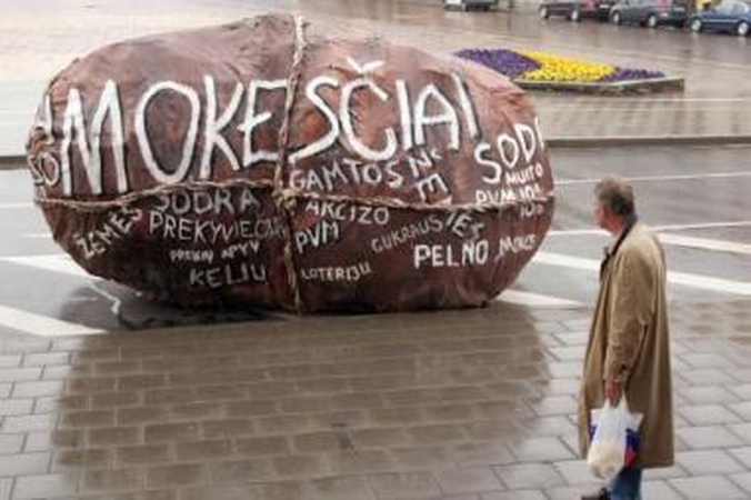 Įkliuvo: net tie, kurie visus metus mokėjo PSD įmokas, negali būti tikri, kad jų pečių neslegia valstybei nesumokėtų mokesčių akmuo.