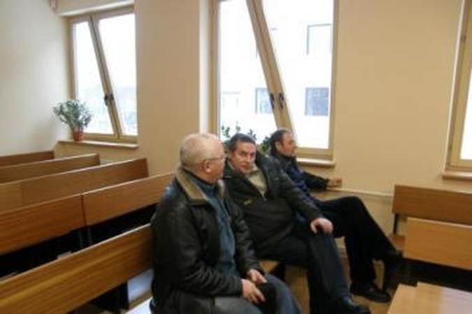 Kompromisas: pripažinę kaltę ir pažadėję sumokėti žuvusio vaikino mamai reikalaujamą sumą vyrai išvengė baudžiamosios atsakomybės.