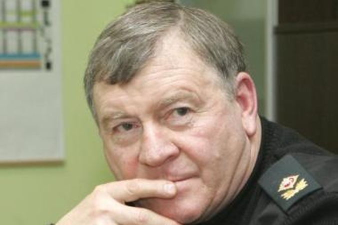 Karinis licėjus: už ir prieš