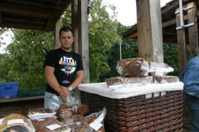 Verslas: kiekvieną ketvirtadienį dėl Tymo turgaus Bagdonų šeima įveikia daugiau nei 700 km atstumą.