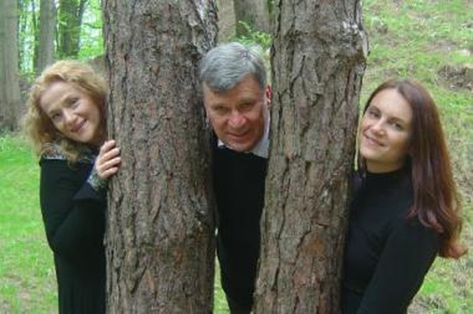 Muzika: Taujėnų dvaro svečias – A.Treikauskas su savo mokinėms.