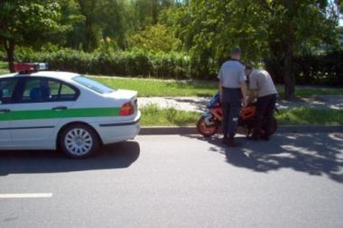 Dėmesys: reido metu pareigūnai ypatingą dėmesį skyrė dviratininkų ir motociklininkų kontrolei.