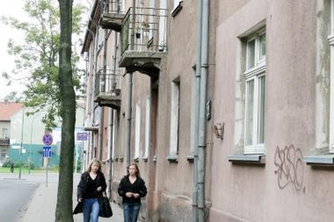 Pavojus: Galinio Pylimo gatvės 22 daugiabučio namo balkonų būklė keliančia pavojų pripažinta prieš daugiau nei dvejus metus, bet demontuoti juos tik žadama.