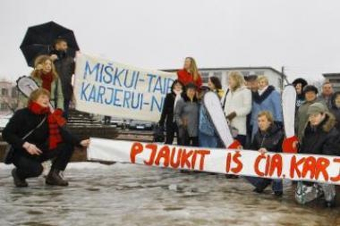 Baičiai apgynė mišką