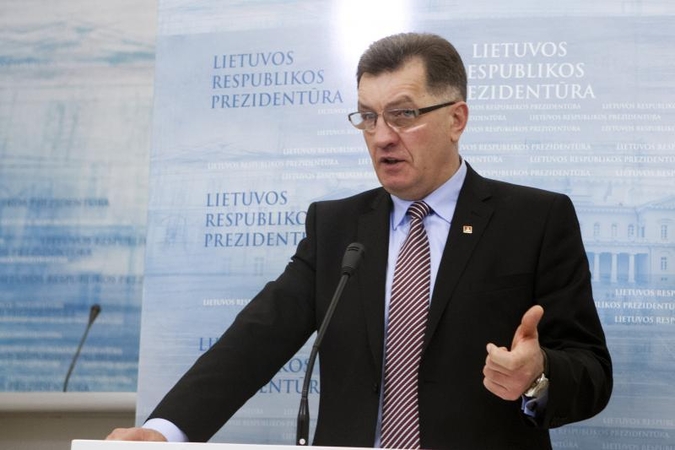 Naujoji            Vyriausybė ir griaus, ir statys   