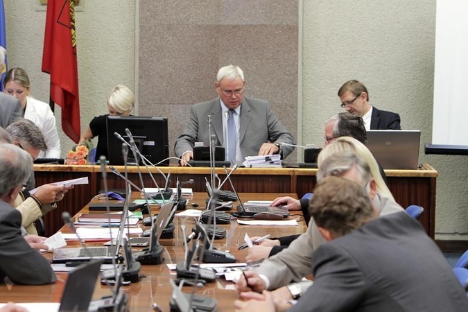 Uostamiesčio politikams mokama ir už eilėraščių deklamavimą