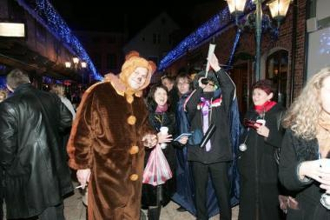 Tradicija: savivaldybės darbuotojai kasmet susiorganizuoja linksmą kalėdinį vakarėlį.