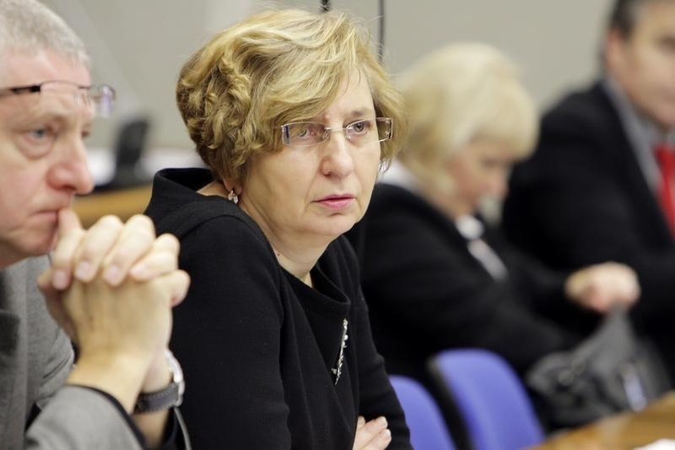 Savivaldybės klerkų algoms pritrūko litų   