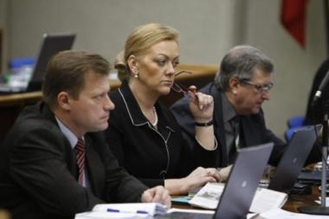 Priežastis: I.Rozova (viduryje) darbo Briuselyje atsisakė ne dėl tarybos narės veiklos, o dėl šeimos.