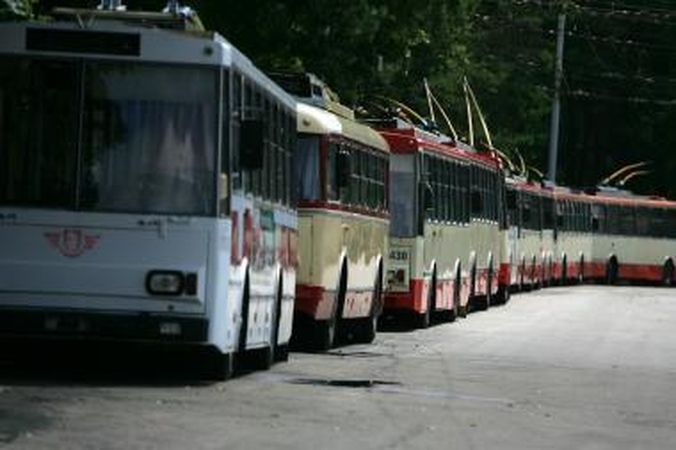 Troleibusų vairuotojai jaučiasi engiami
