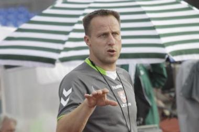 Konfliktas: R.Žutauto sprendimas į rinktinę nekviesti vartininko G.Arlauskio sukėlė daug aistrų.