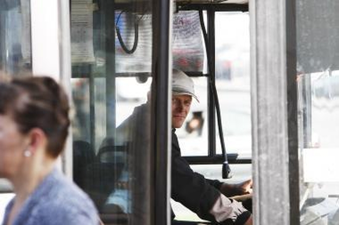 Ribos: autobusų vairuotojai dažnai jaučiasi, lyg atsidūrę mūšio lauke. Jų kantrybę kasdien išmėgina šimtai keleivių.