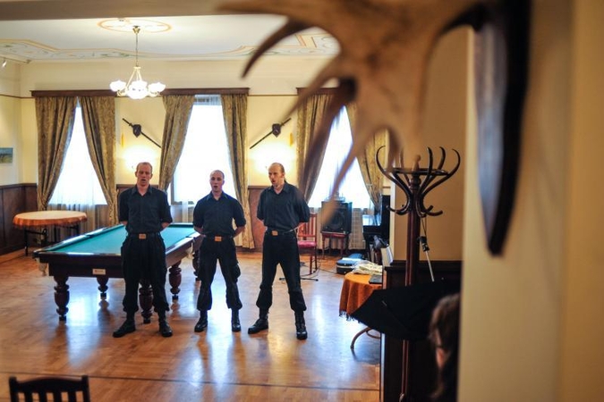 Padedamas teptuko kaunietis pasakoja karines istorijas