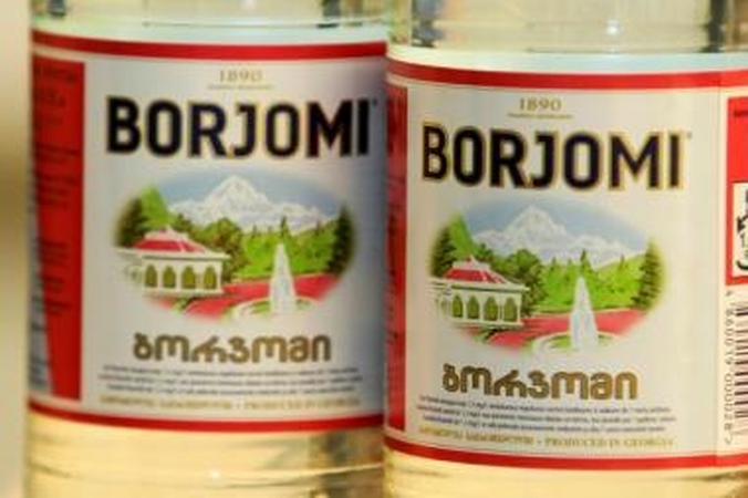 "Borjomi" koją pakišo etiketės