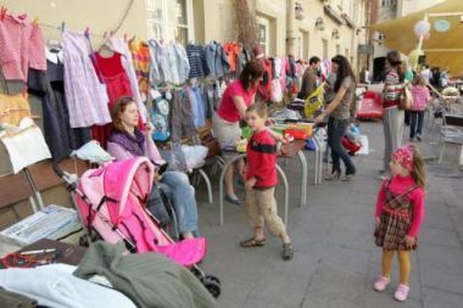 Idėja: mamų turguje mamos gali parduoti nebereikalingus daiktus arba jais mainytis.