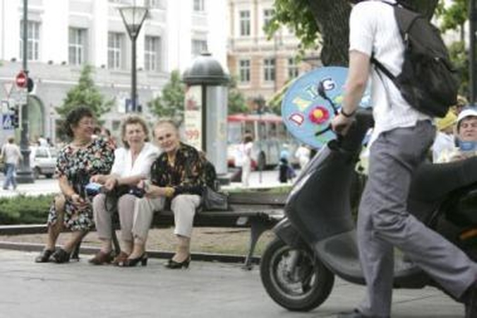 Sunkmetis: valdžios atstovai neslepia, kad pensininkų gyvenimas taps nepavydėtinas.