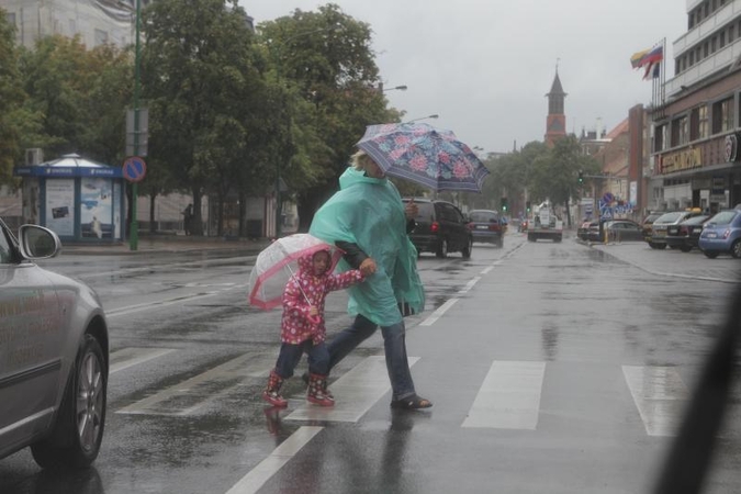 Balandžio pabaiga pajūryje primins rudenį