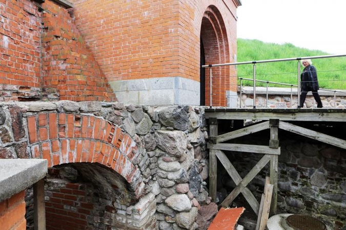 Klaipėdos piliavietėje – sumaištis dėl plytų