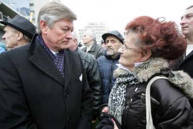 Noras: socialliberalų lyderis A.Paulauskas siūlo suteikti tautai teisę inicijuoti pirmalaikius parlamento rinkimus.