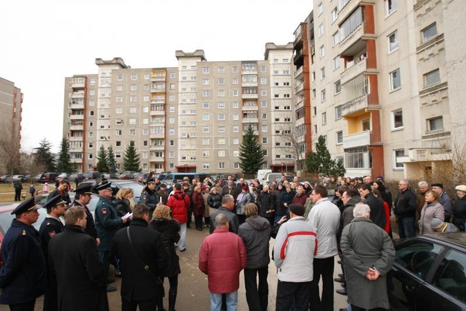 Pažadais degusio daugiabučio gyventojų nenuramino