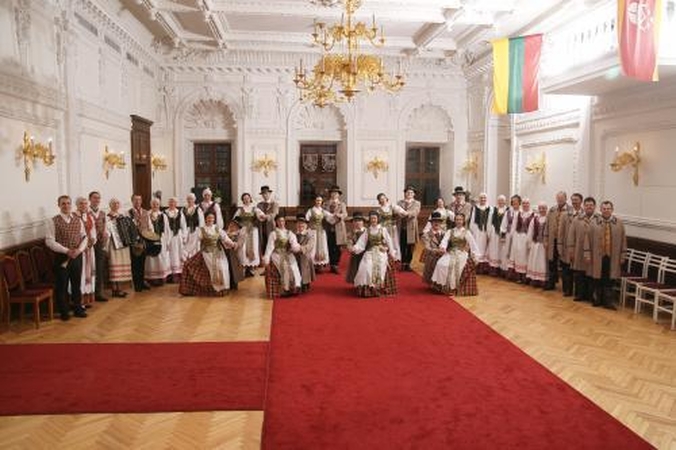 Ansamblis „Ratelinis“ sužibėjo „Aukso paukštės“ apdovanojimuose