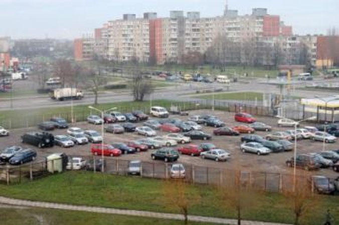 Mašinas išstums parduotuvė