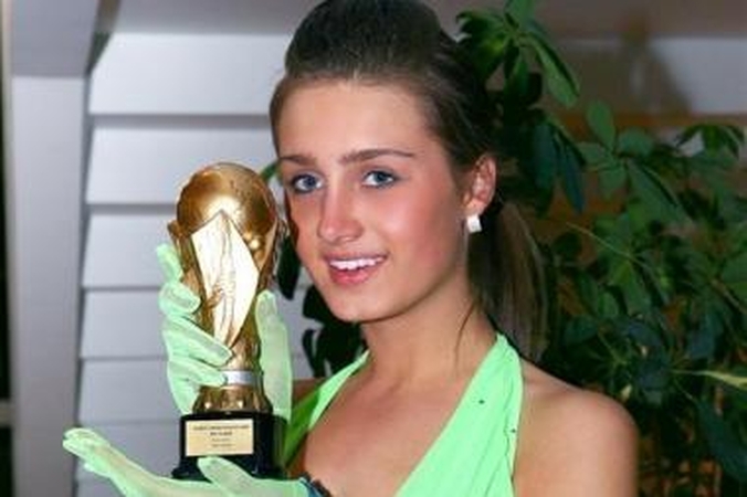 A.Baranauskaitė valsą šoka ir viena