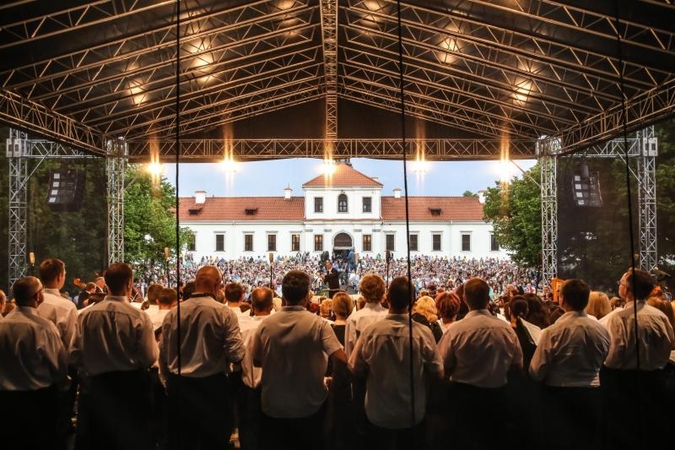 Pažaislio muzikos vasara – su brandžia muzika ir aplytų bijūnų kvapu
