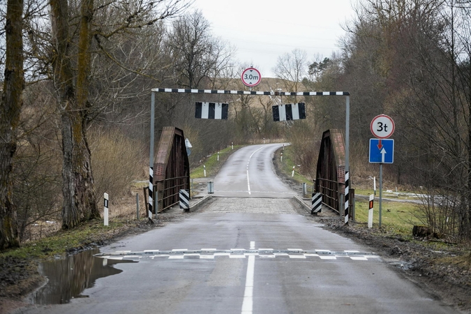 Priminimas: eismas per Vokės tiltą nukreipiamas apylanka